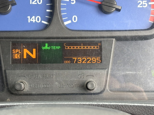 UDトラックスクオントレーラーヘッド（トラクターヘッド）大型（10t）[写真21]