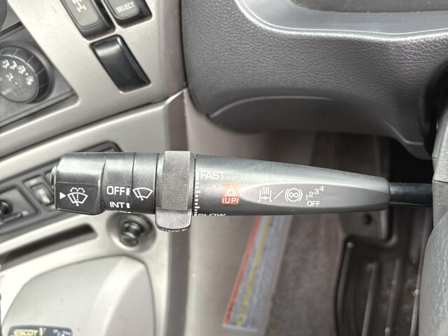 UDトラックスクオントレーラーヘッド（トラクターヘッド）大型（10t）[写真26]