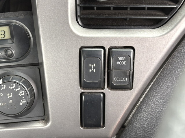 UDトラックスクオントレーラーヘッド（トラクターヘッド）大型（10t）[写真27]