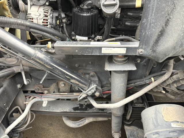 UDトラックスクオントレーラーヘッド（トラクターヘッド）大型（10t）[写真28]