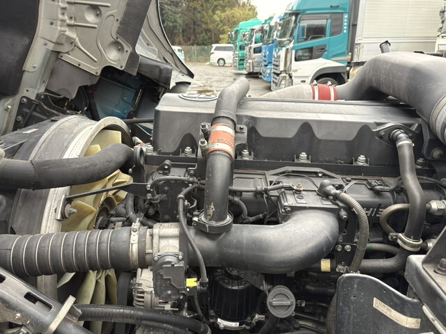 UDトラックスクオントレーラーヘッド（トラクターヘッド）大型（10t）[写真29]