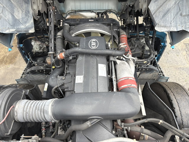 UDトラックスクオントレーラーヘッド（トラクターヘッド）大型（10t）[写真30]