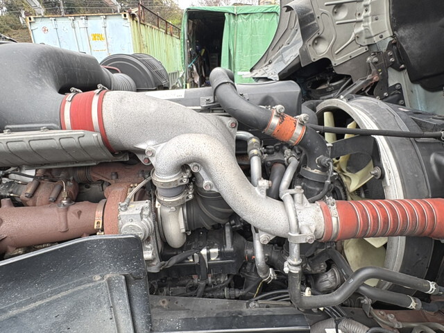 UDトラックスクオントレーラーヘッド（トラクターヘッド）大型（10t）[写真31]