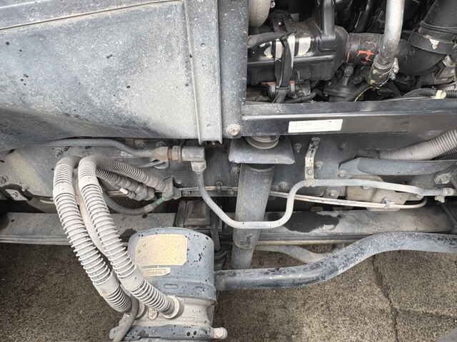 UDトラックスクオントレーラーヘッド（トラクターヘッド）大型（10t）[写真32]