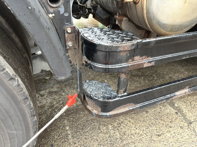 UDトラックスクオントレーラーヘッド（トラクターヘッド）大型（10t）[写真36]