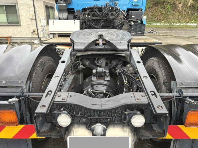 UDトラックスクオントレーラーヘッド（トラクターヘッド）大型（10t）[写真08]