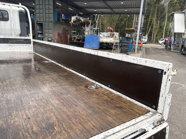 日野デュトロ平ボディ小型（2t・3t）[写真11]