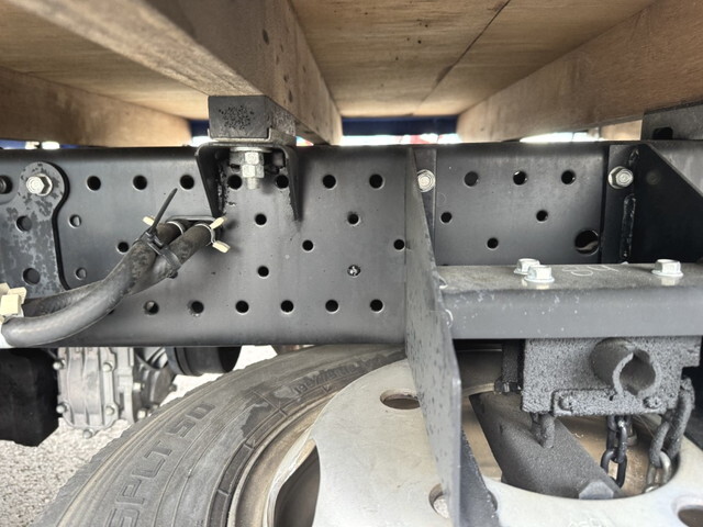 いすゞエルフ平ボディ小型（2t・3t）[写真29]