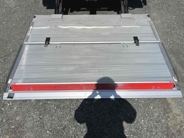 いすゞエルフパネルバン小型（2t・3t）[写真18]