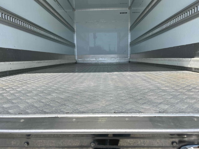 いすゞエルフパネルバン小型（2t・3t）[写真08]