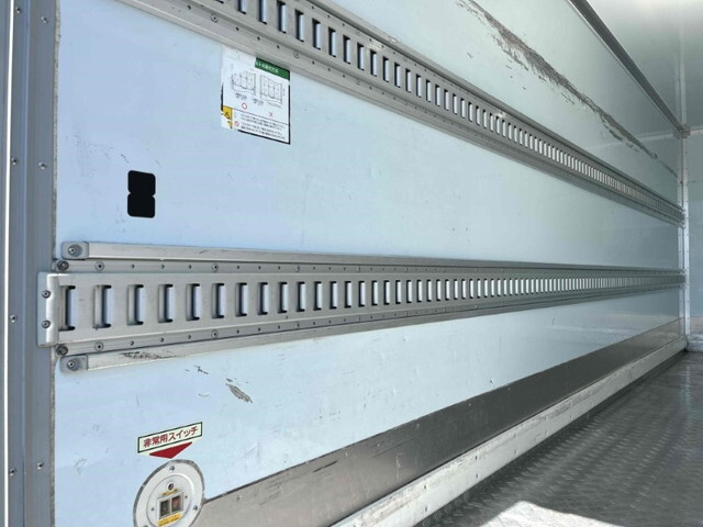 いすゞエルフパネルバン小型（2t・3t）[写真09]