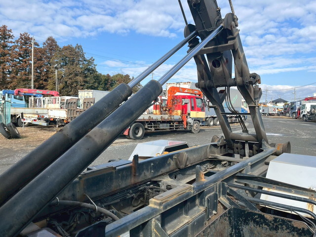 三菱ふそうファイターコンテナ専用車中型（4t）[写真10]