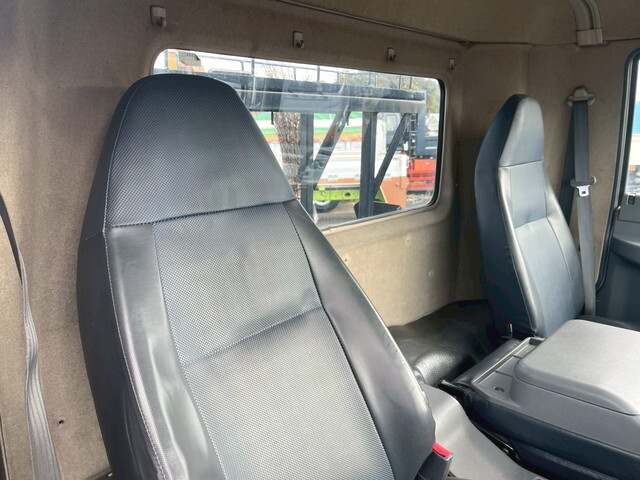 三菱ふそうファイターコンテナ専用車中型（4t）[写真18]