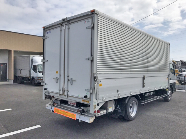 三菱ふそうキャンターアルミウイング小型（2t・3t）[写真02]