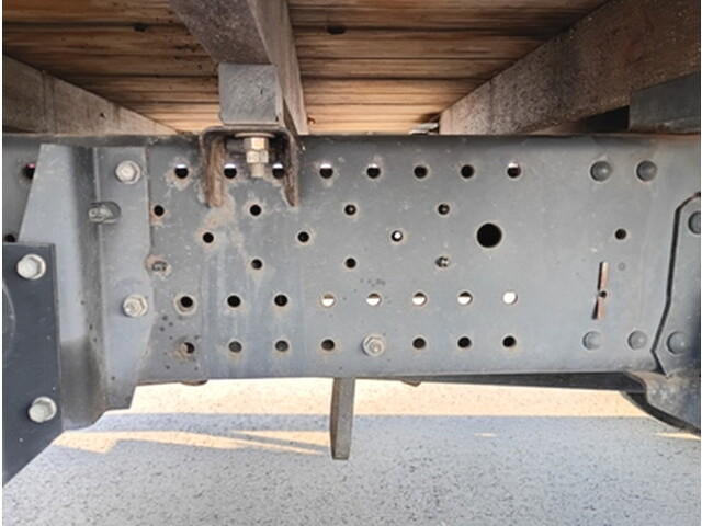 いすゞエルフ平ボディ小型（2t・3t）[写真12]