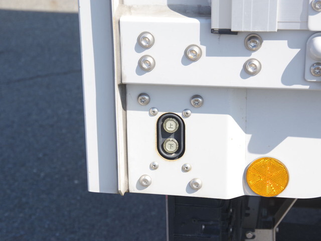 いすゞフォワードアルミウイング中型（4t）[写真21]