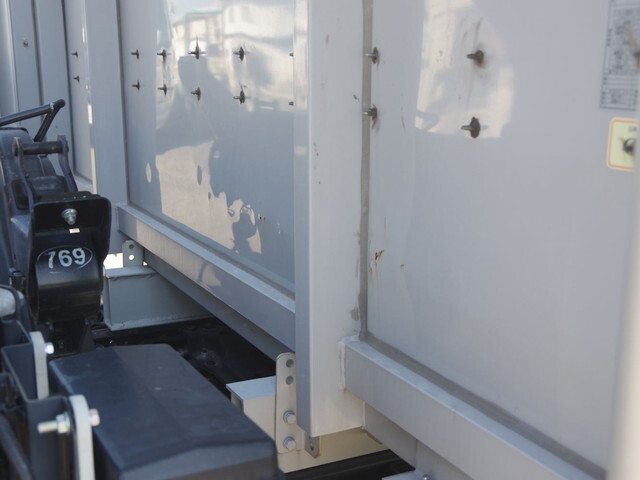 いすゞフォワードアルミウイング中型（4t）[写真27]