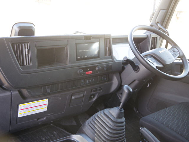 いすゞフォワードアルミウイング中型（4t）[写真33]