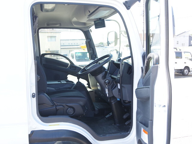 いすゞフォワードアルミウイング中型（4t）[写真37]