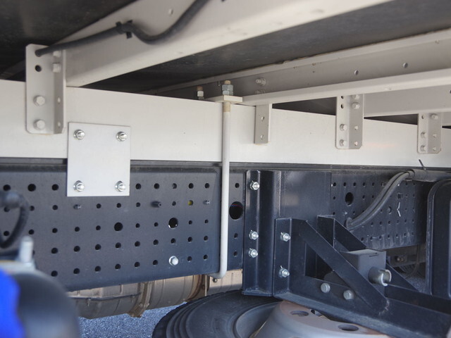 いすゞフォワードアルミウイング中型（4t）[写真06]