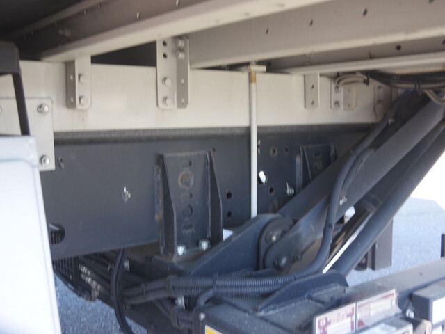 いすゞフォワードアルミウイング中型（4t）[写真07]