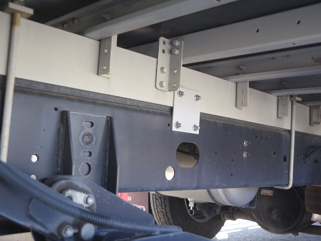 いすゞフォワードアルミウイング中型（4t）[写真08]