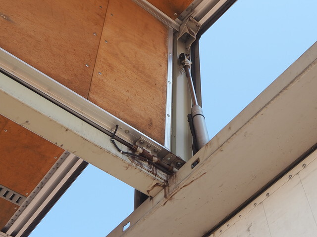 三菱ふそうスーパーグレートアルミウイング大型（10t）[写真10]