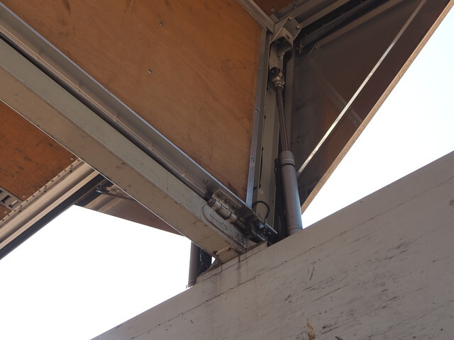 三菱ふそうスーパーグレートアルミウイング大型（10t）[写真09]