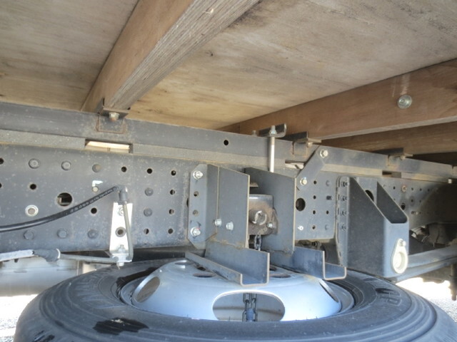 三菱ふそうキャンター平ボディ小型（2t・3t）[写真11]