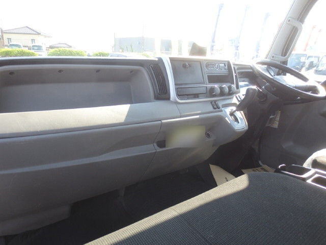 三菱ふそうキャンター平ボディ小型（2t・3t）[写真13]