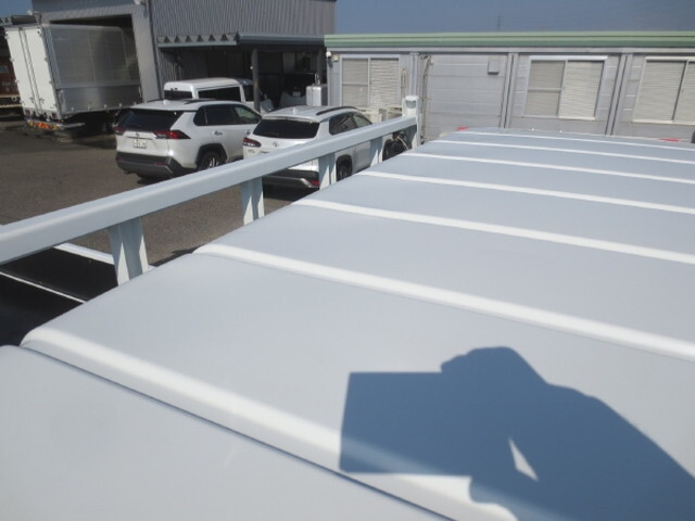 三菱ふそうキャンター平ボディ小型（2t・3t）[写真18]