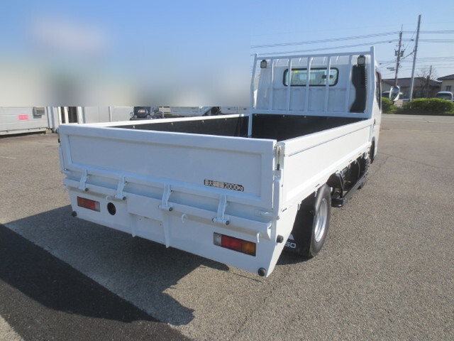 三菱ふそうキャンター平ボディ小型（2t・3t）[写真02]