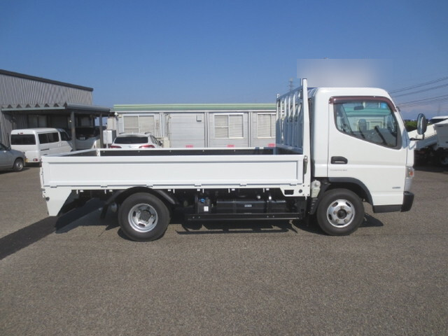 三菱ふそうキャンター平ボディ小型（2t・3t）[写真07]
