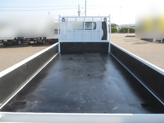 三菱ふそうキャンター平ボディ小型（2t・3t）[写真09]