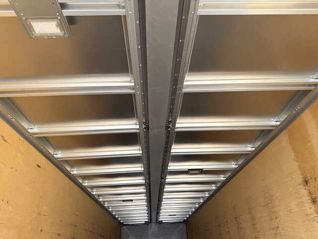 いすゞギガアルミウイング大型（10t）[写真10]