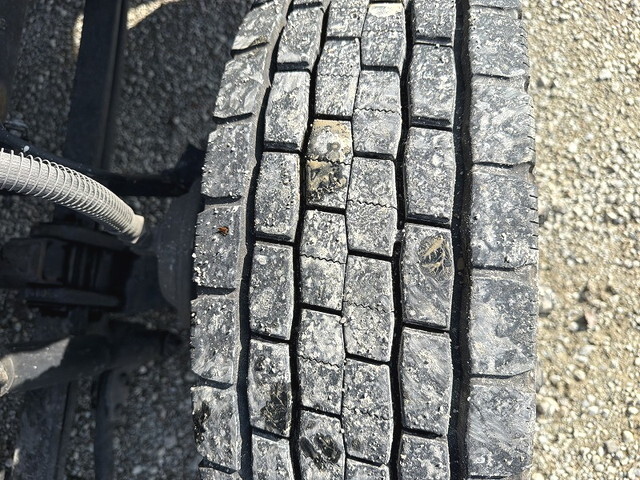 いすゞギガアルミウイング大型（10t）[写真16]