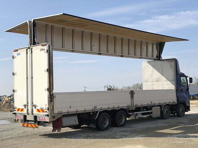 いすゞギガアルミウイング大型（10t）[写真02]