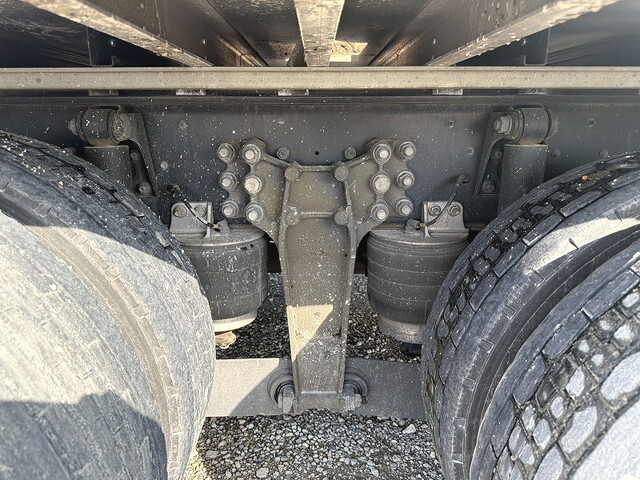 いすゞギガアルミウイング大型（10t）[写真21]