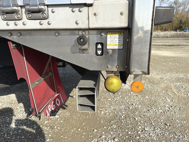 いすゞギガアルミウイング大型（10t）[写真24]