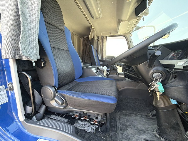 いすゞギガアルミウイング大型（10t）[写真29]