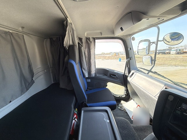 いすゞギガアルミウイング大型（10t）[写真38]