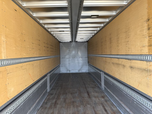 いすゞギガアルミウイング大型（10t）[写真08]