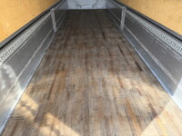 いすゞギガアルミウイング大型（10t）[写真10]