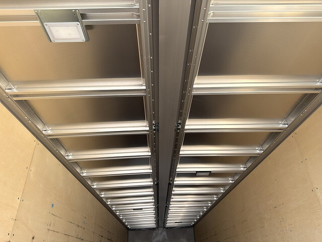 いすゞギガアルミウイング大型（10t）[写真10]