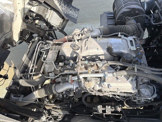 いすゞギガアルミウイング大型（10t）[写真16]