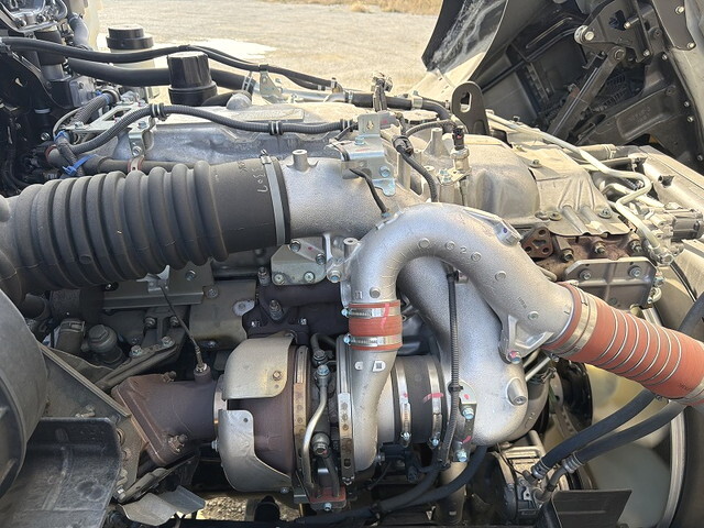 いすゞギガアルミウイング大型（10t）[写真18]