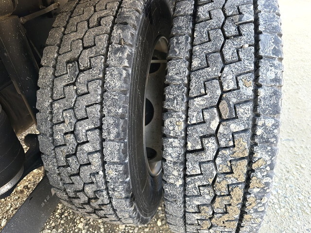 いすゞギガアルミウイング大型（10t）[写真19]