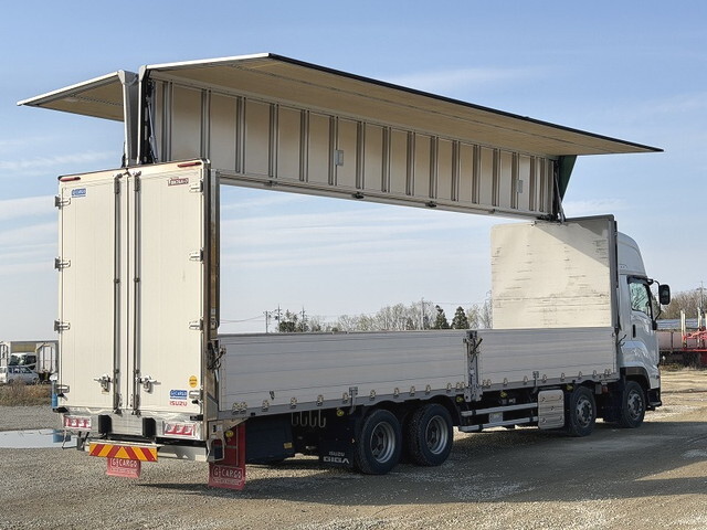 いすゞギガアルミウイング大型（10t）[写真02]