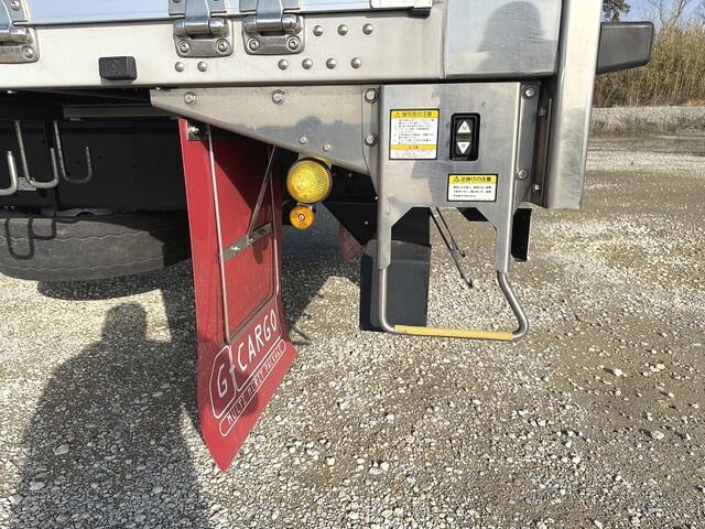 いすゞギガアルミウイング大型（10t）[写真23]