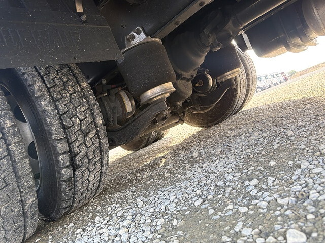 いすゞギガアルミウイング大型（10t）[写真24]